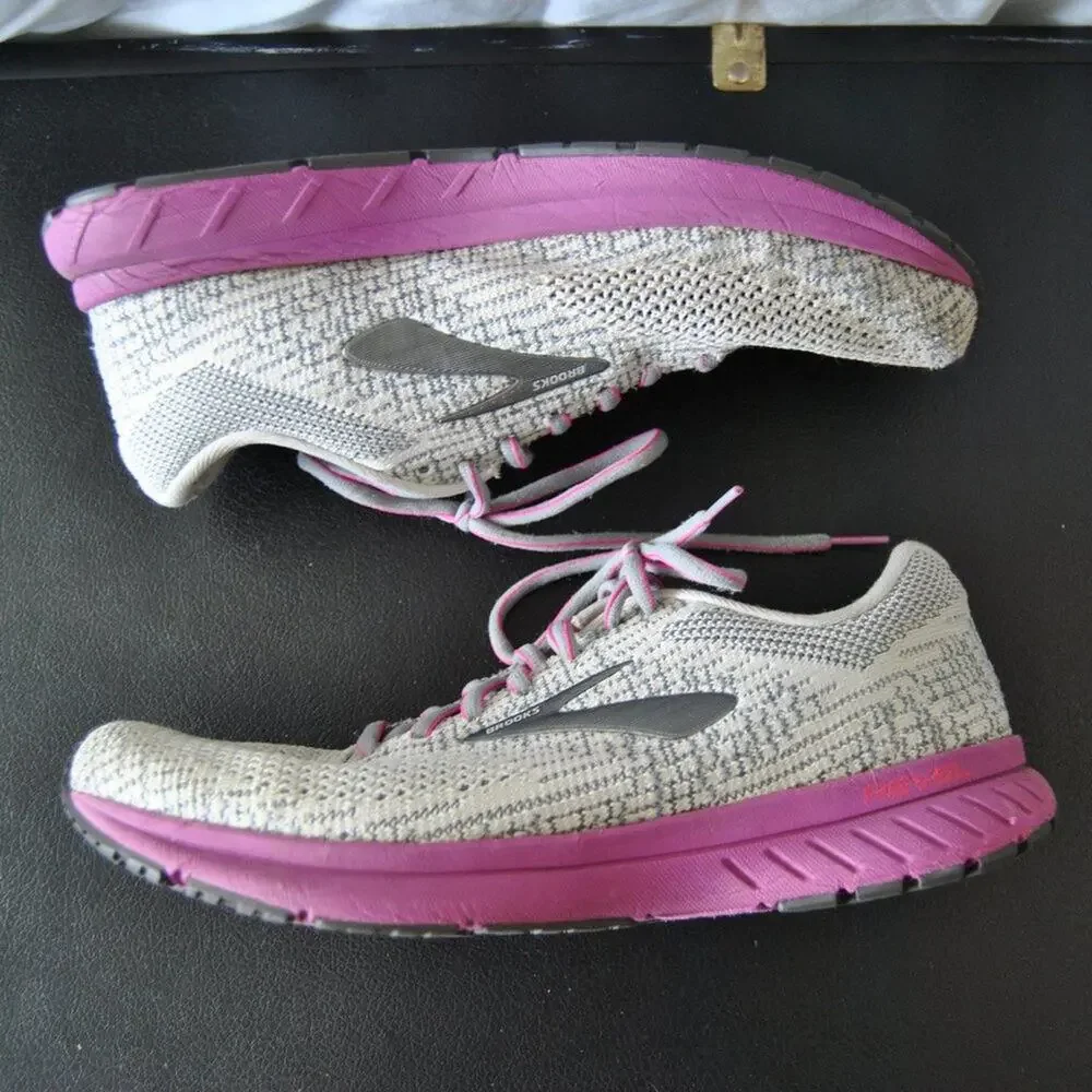 Brooks Revel 3 Pink and Gray Running Shoe Size 10